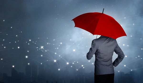 Mann im Anzug mit rotem Regenschirm blickt auf virtuelle Netze und Punkte