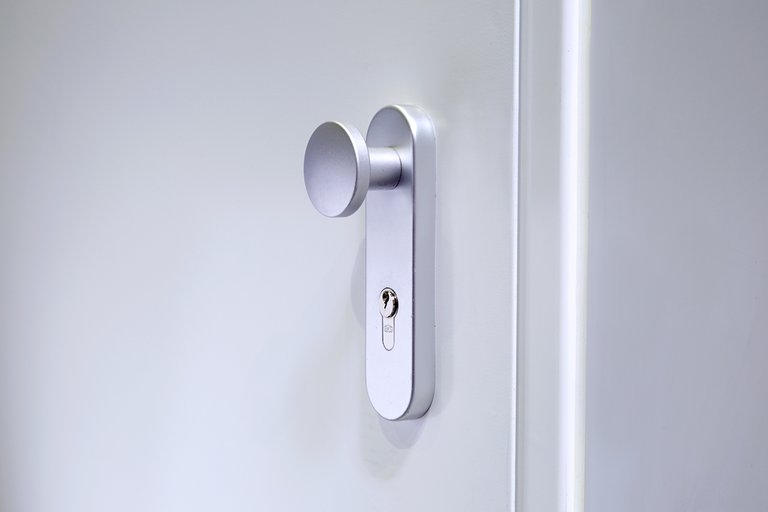 door knob with lock